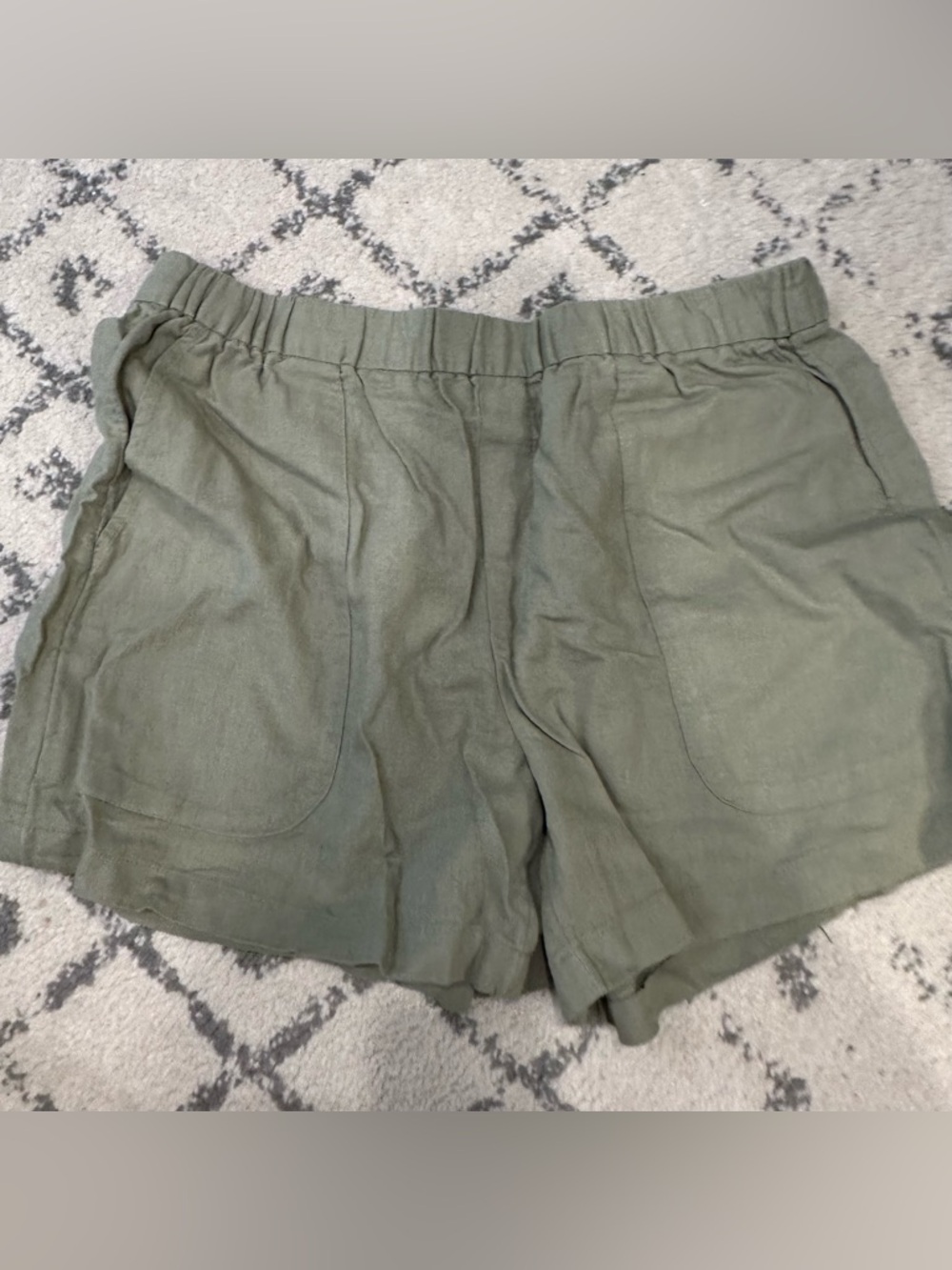 NEW Banana Republic Factory Olive Pull-On Athletic Shorts. Size Medium